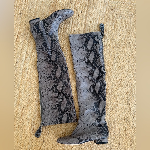 Neiman Marcus NWT above and knee high snake print  comfortable Great HOT BOOT🔥 - Picture 9 of 12